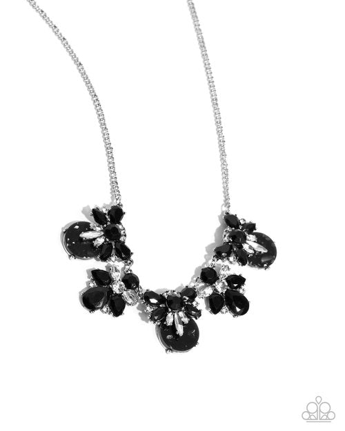 Socialite Statement - Paparazzi Necklace Image