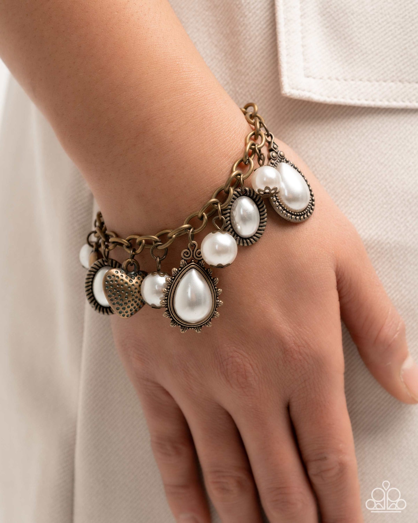 Pearly Pact - Complete Look - Brass - Paparazzi Product Image