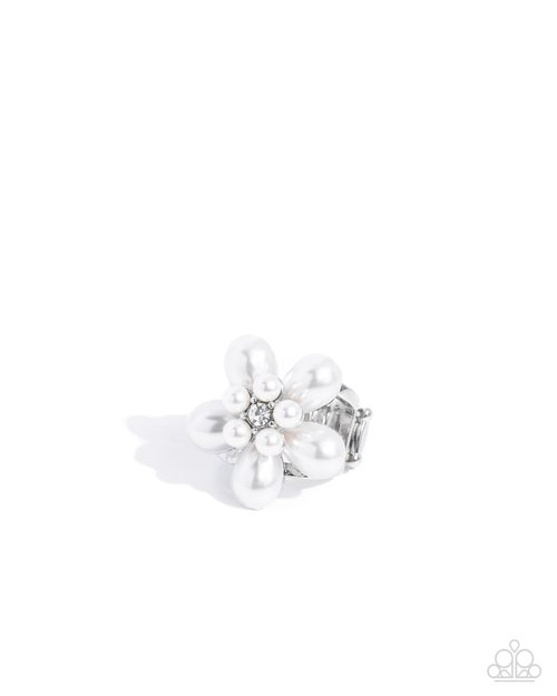 Showstopping Pearls - Paparazzi Ring Image