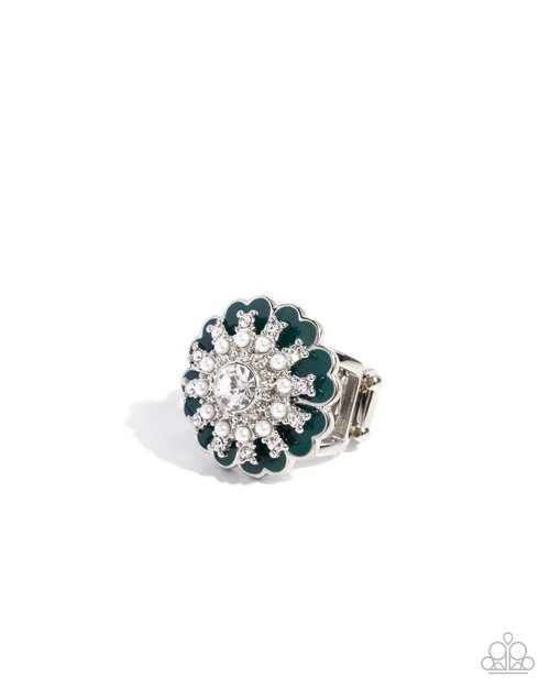 Gallery Glitz - Green - Paparazzi Ring Image
