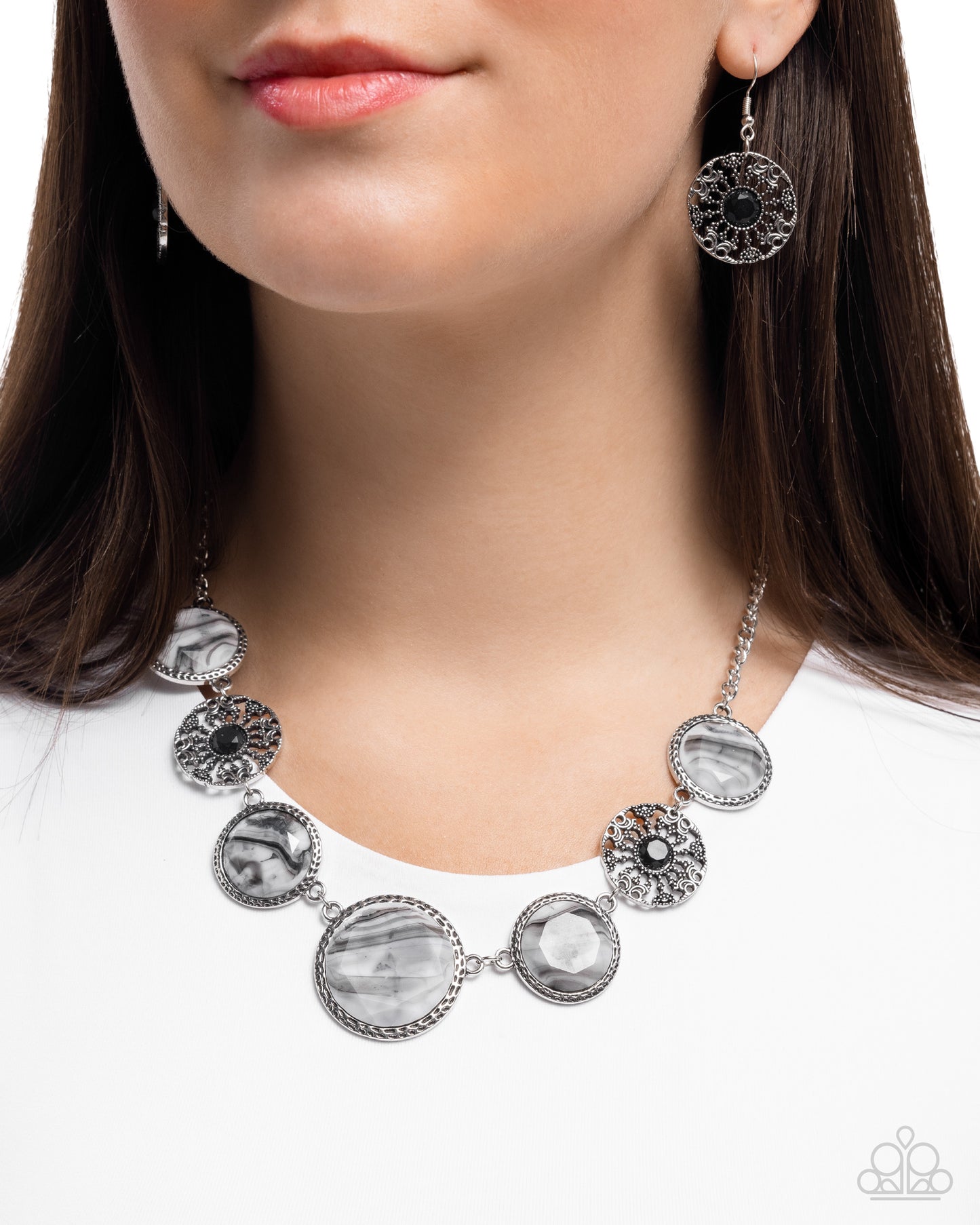 Gentle Glam - Paparazzi Necklace Image