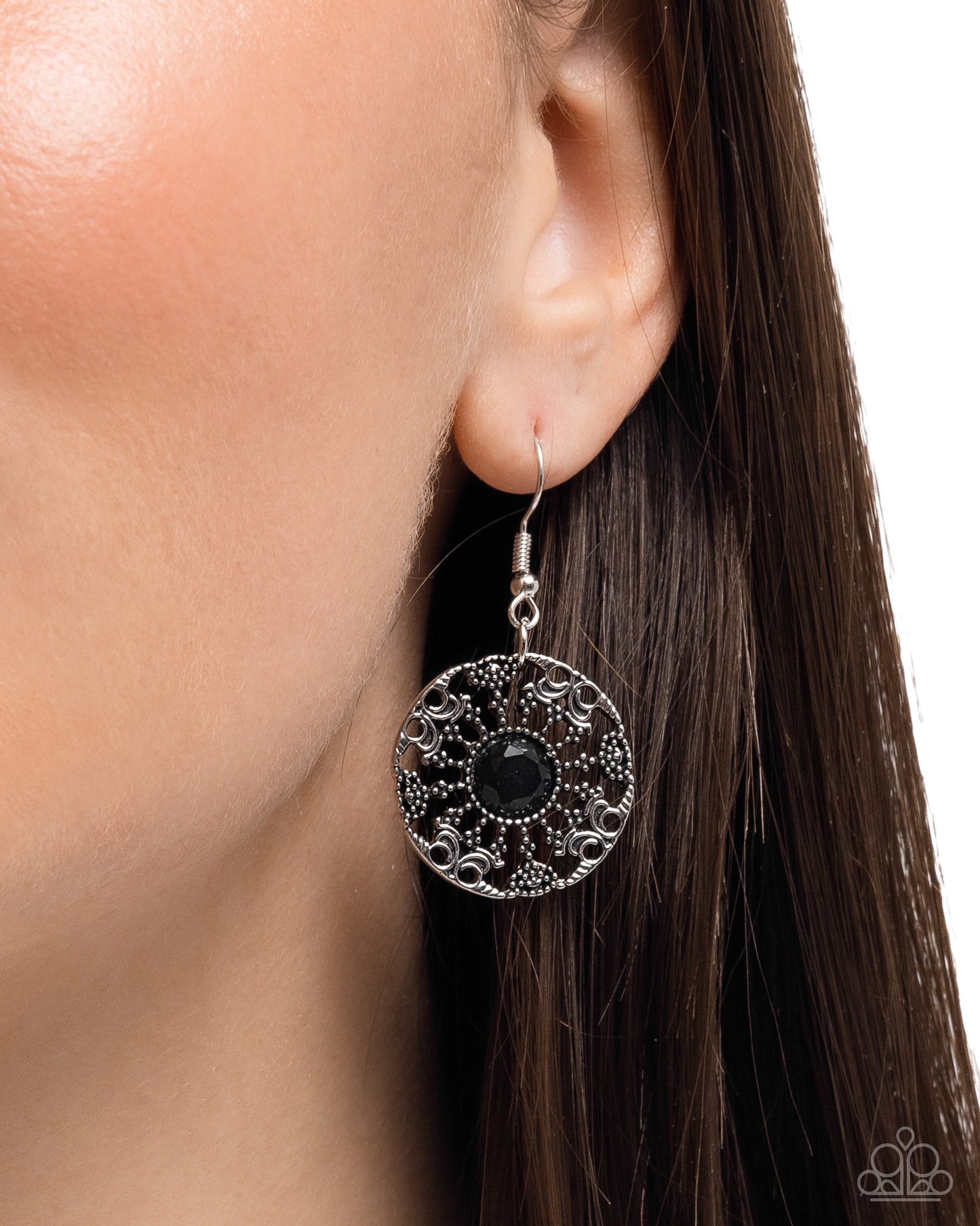 Gentle Glam - Paparazzi Necklace Image