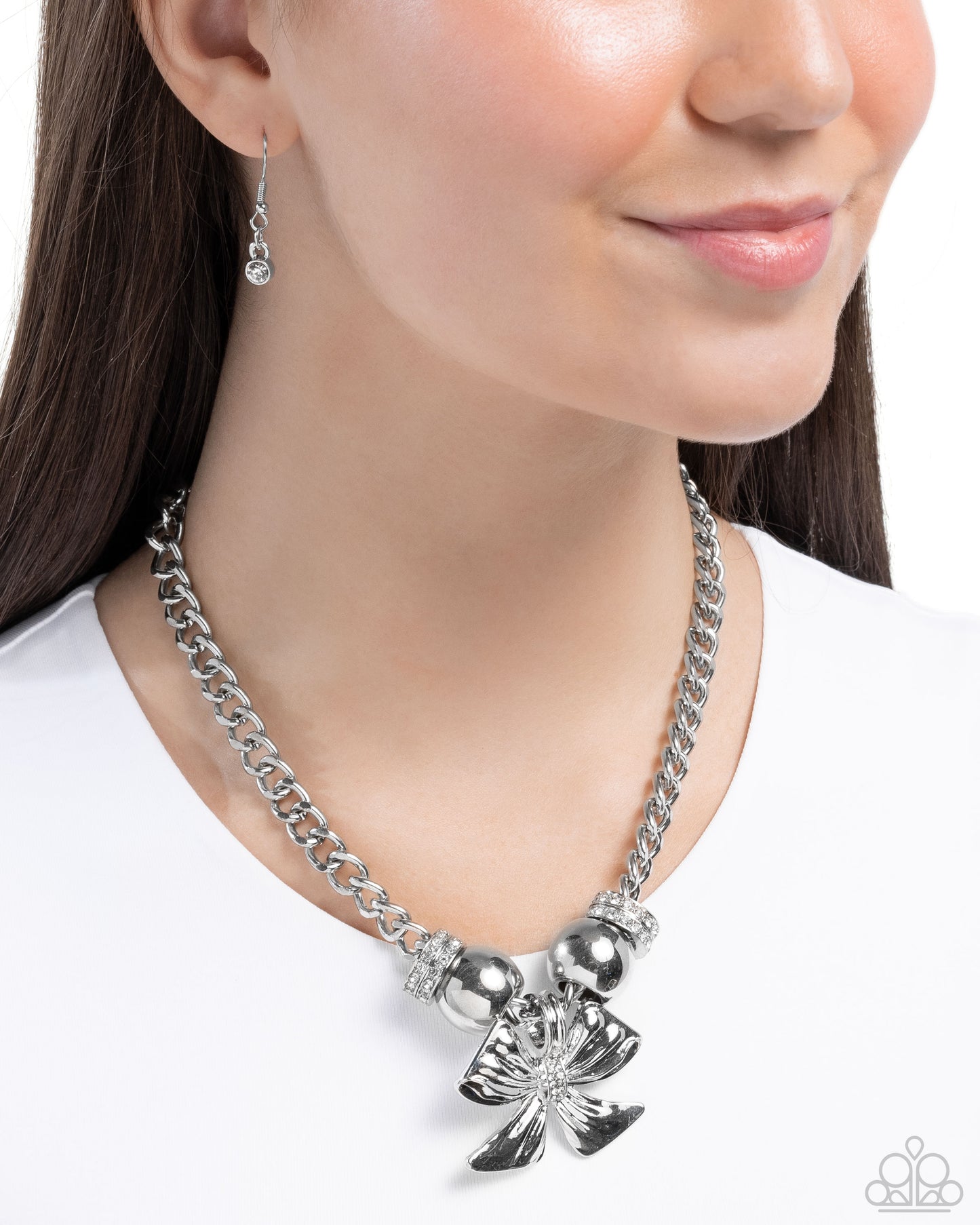 Big Deal Bow - Paparazzi Necklace Image