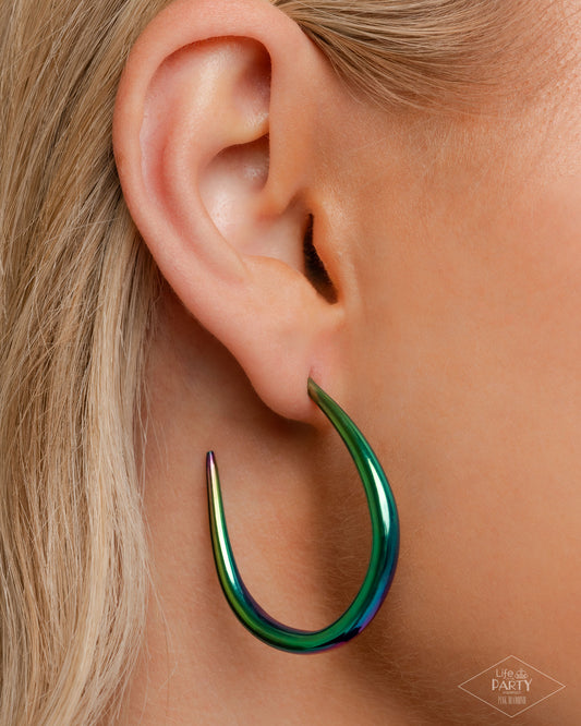 CURVE Your Appetite - Paparazzi Earring Image
