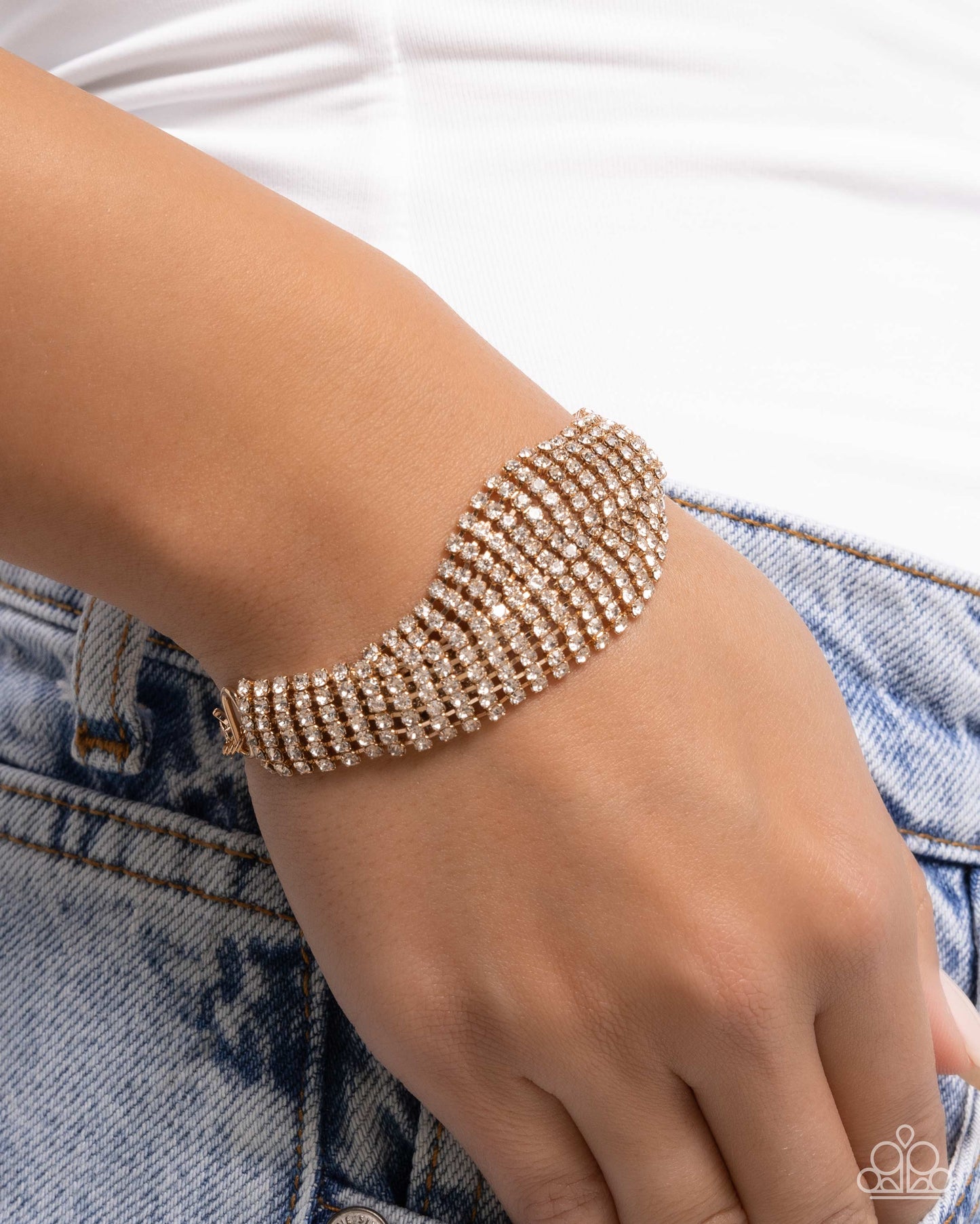 Trustworthy Twist - Gold - Paparazzi Bracelet Image