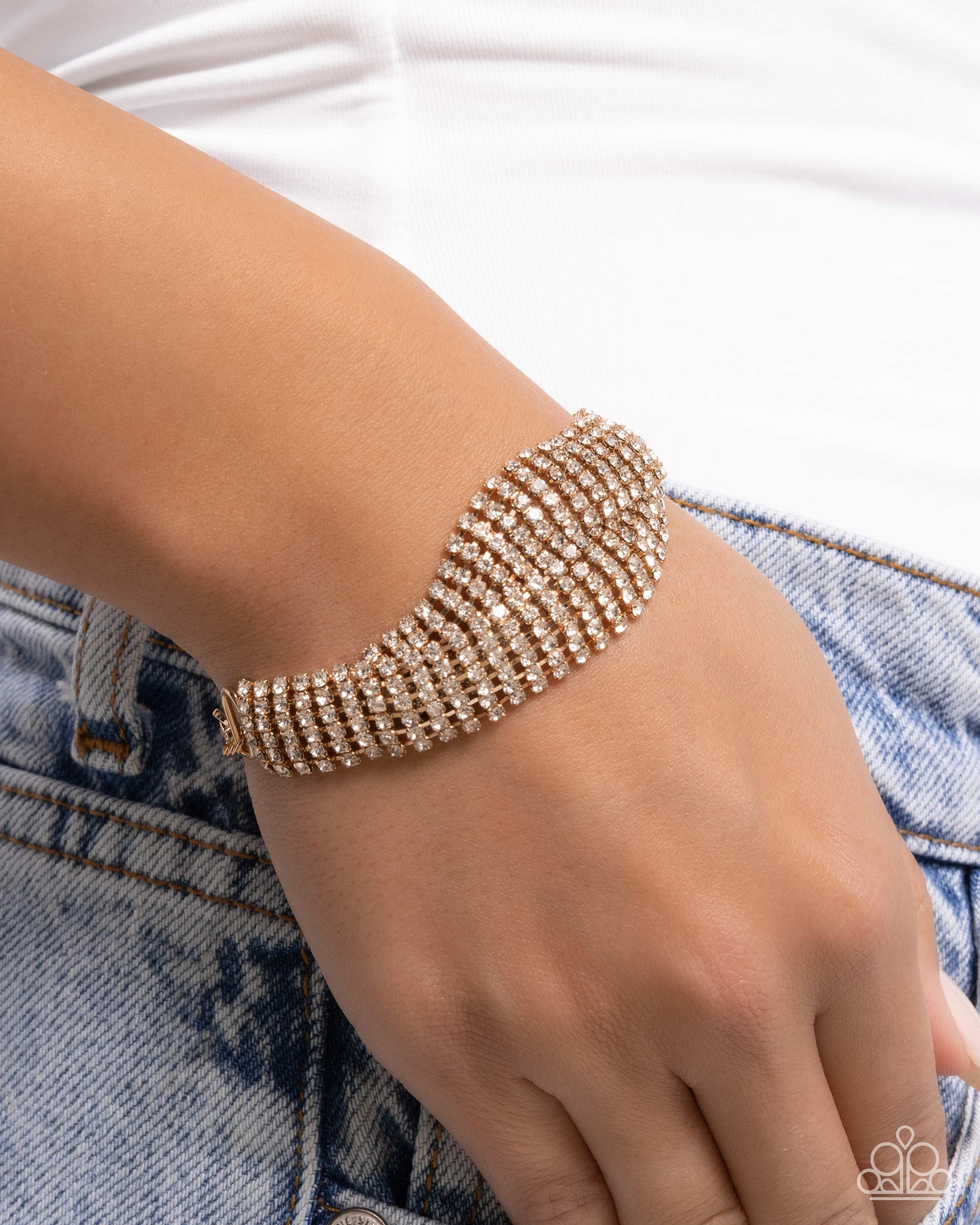 Trustworthy Twist - Gold - Paparazzi Bracelet Image