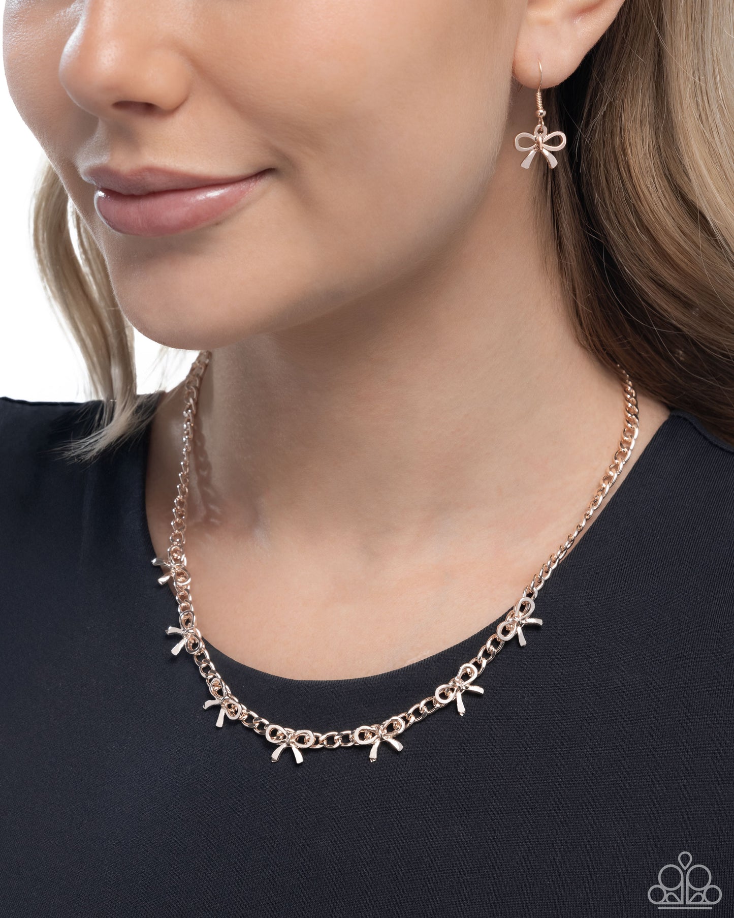 BOW the Knee - Paparazzi Necklace Image