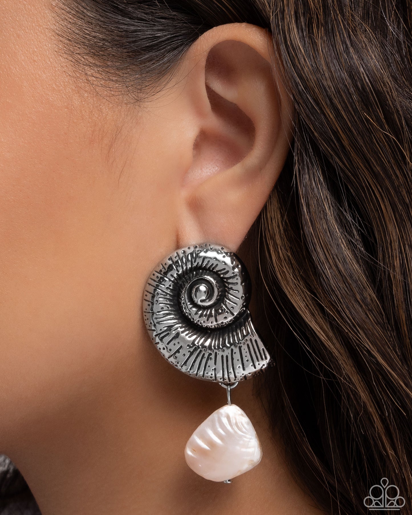 Conch Calypso - White - Paparazzi Earring Image