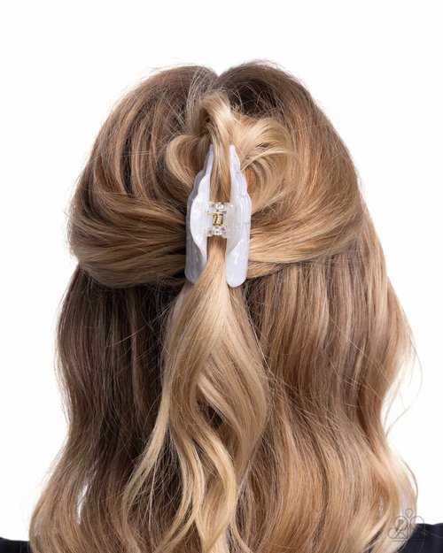 Conch Chic - Paparazzi Hair Accessories Image