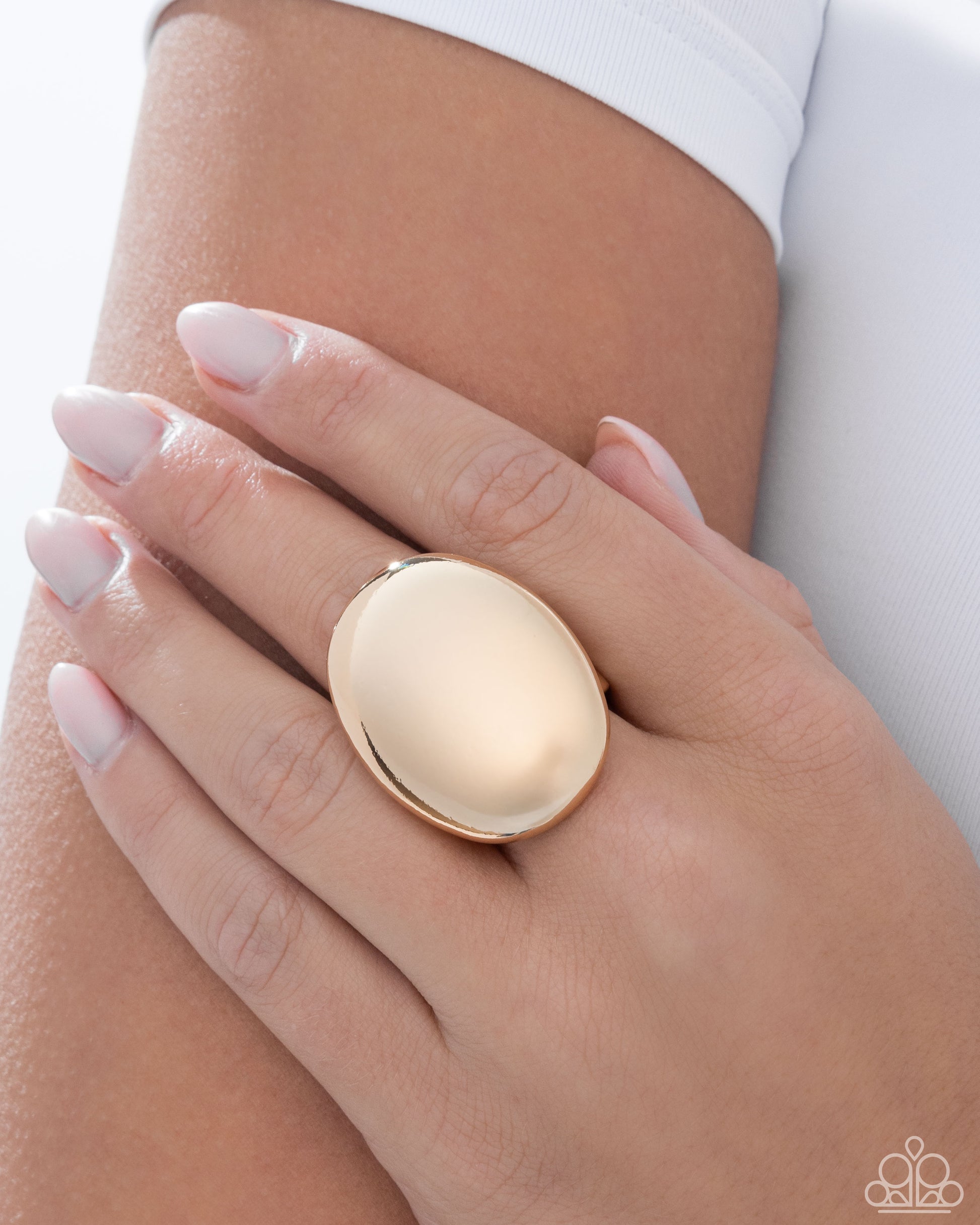 Omniscient Oval - Gold - Paparazzi Ring Image