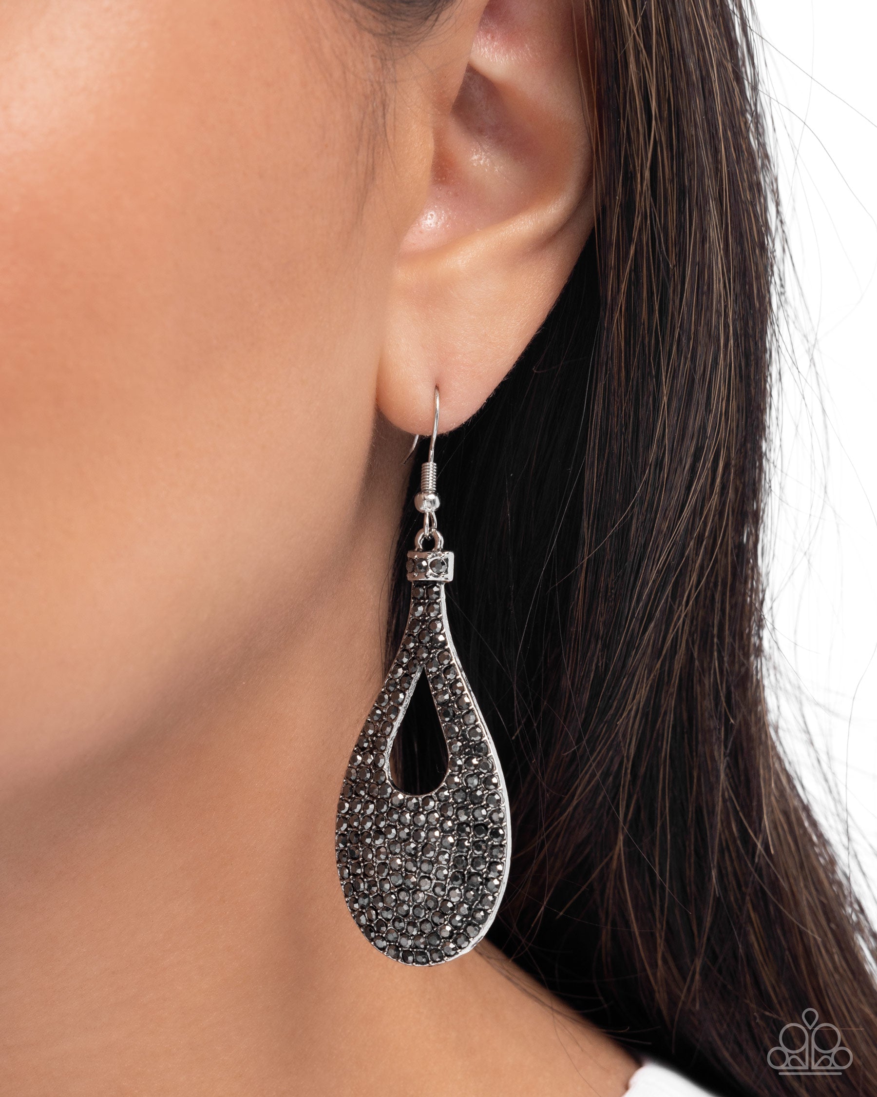 Teardrop Tremolo - Silver - Paparazzi Earring Image