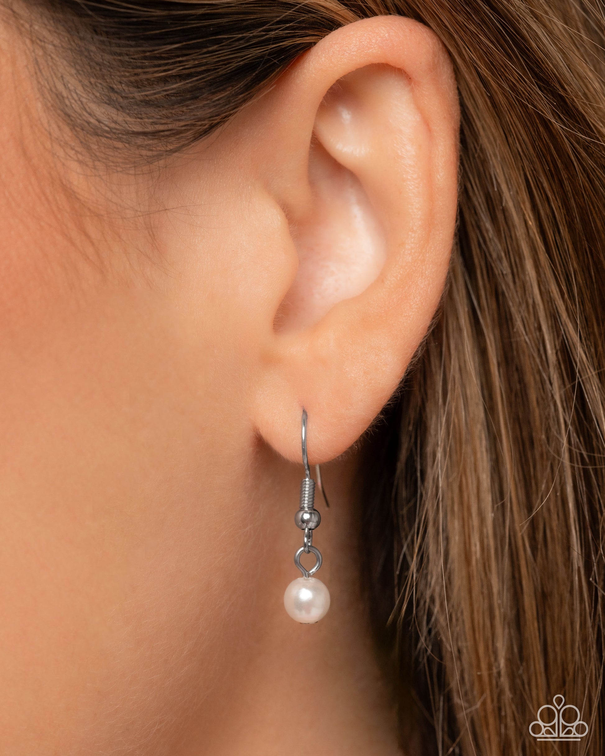 Conscious Chic - Complete Look - White - Paparazzi Product Image