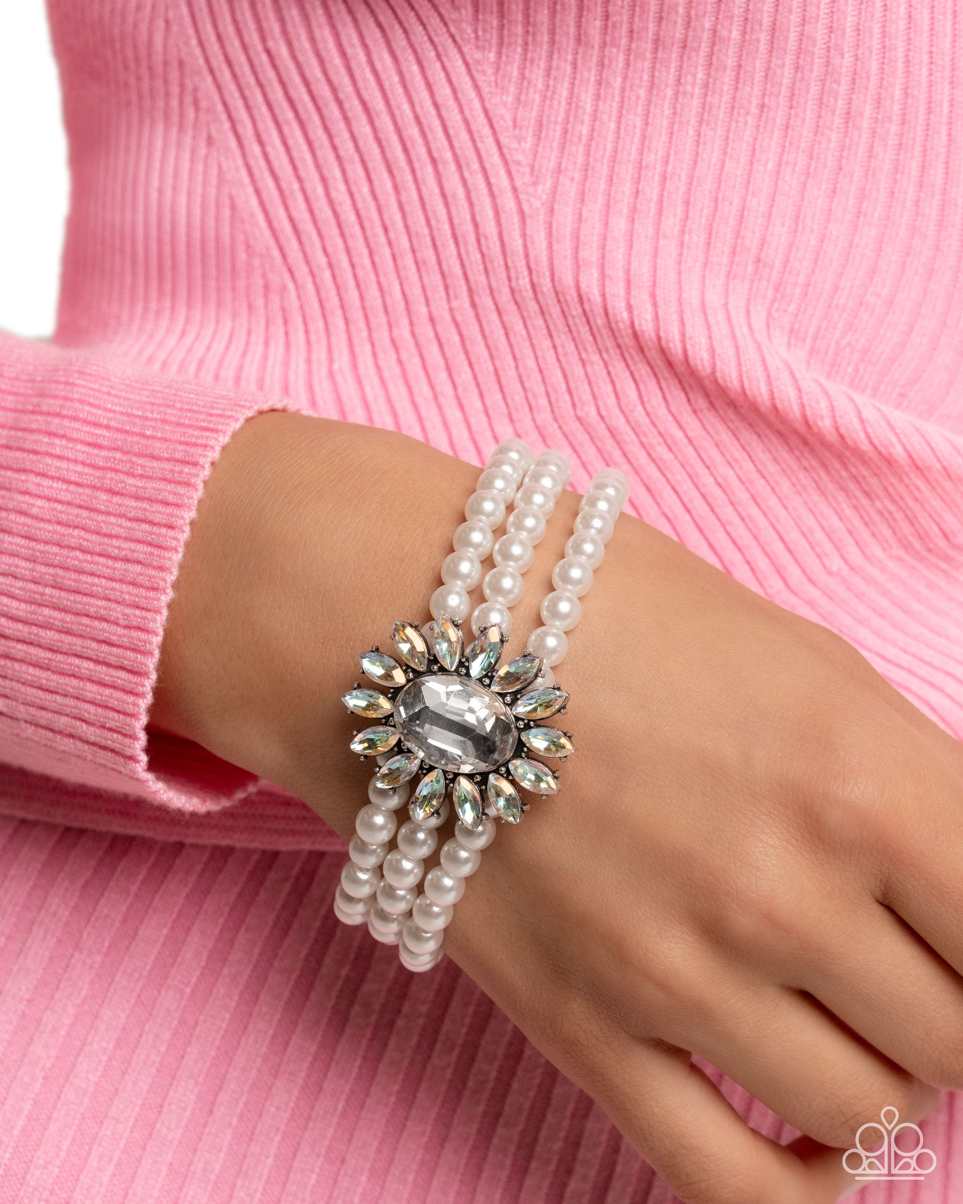 Conscious Chic - Complete Look - White - Paparazzi Product Image