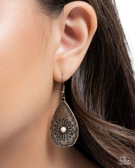 Teardrop Trade - Paparazzi Earring Image