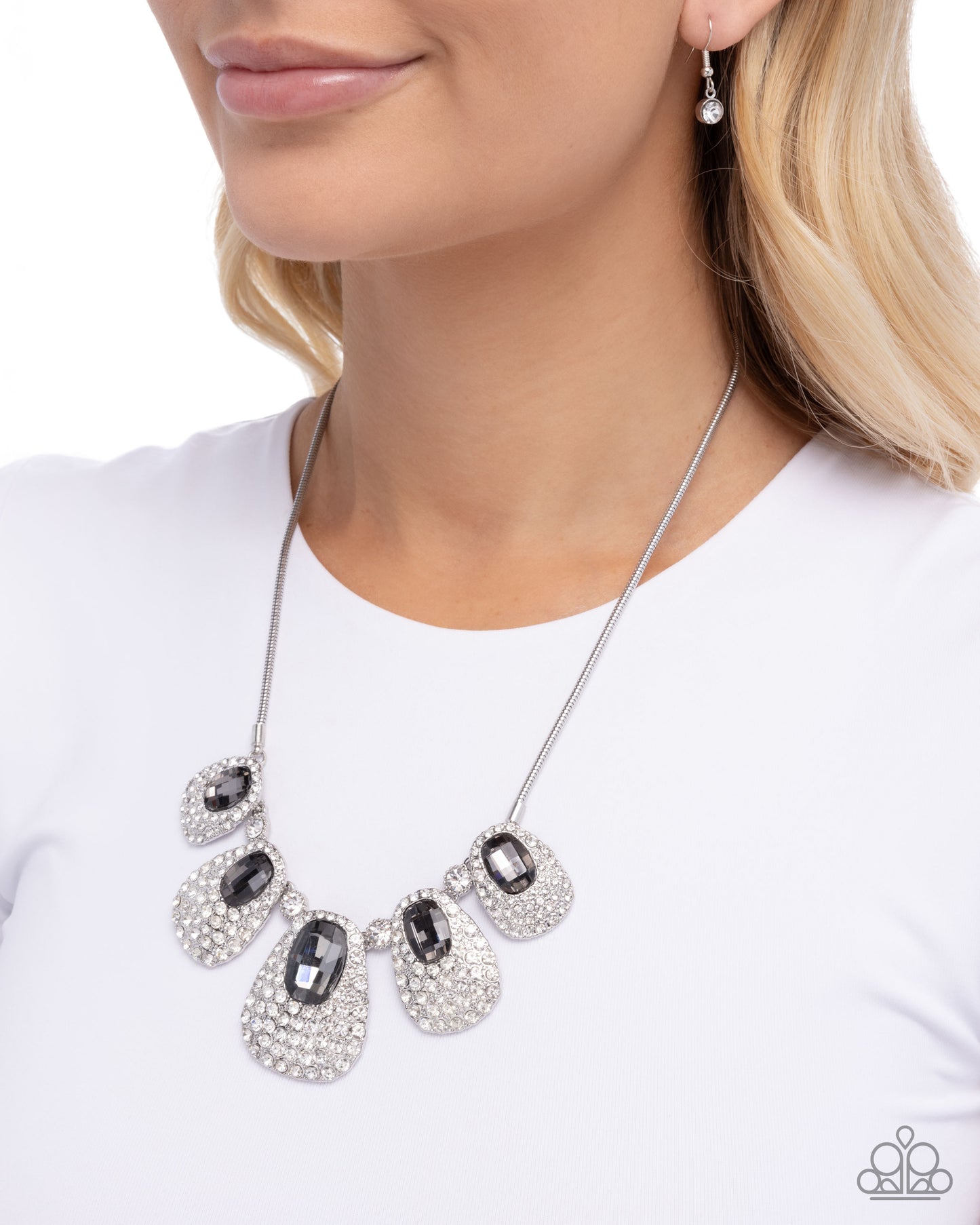 Oval Ovation - Silver - Paparazzi Necklace Image