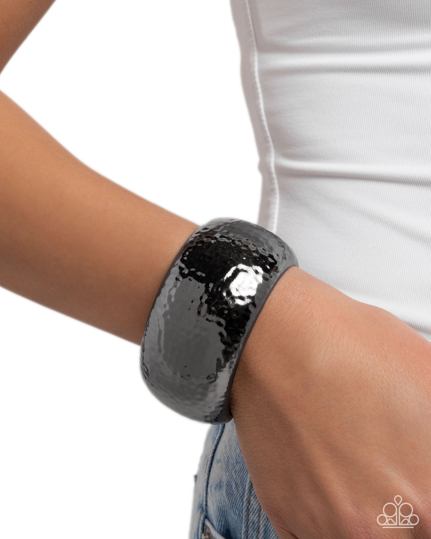 Hammered Hassle - Black - Paparazzi Bracelet Image