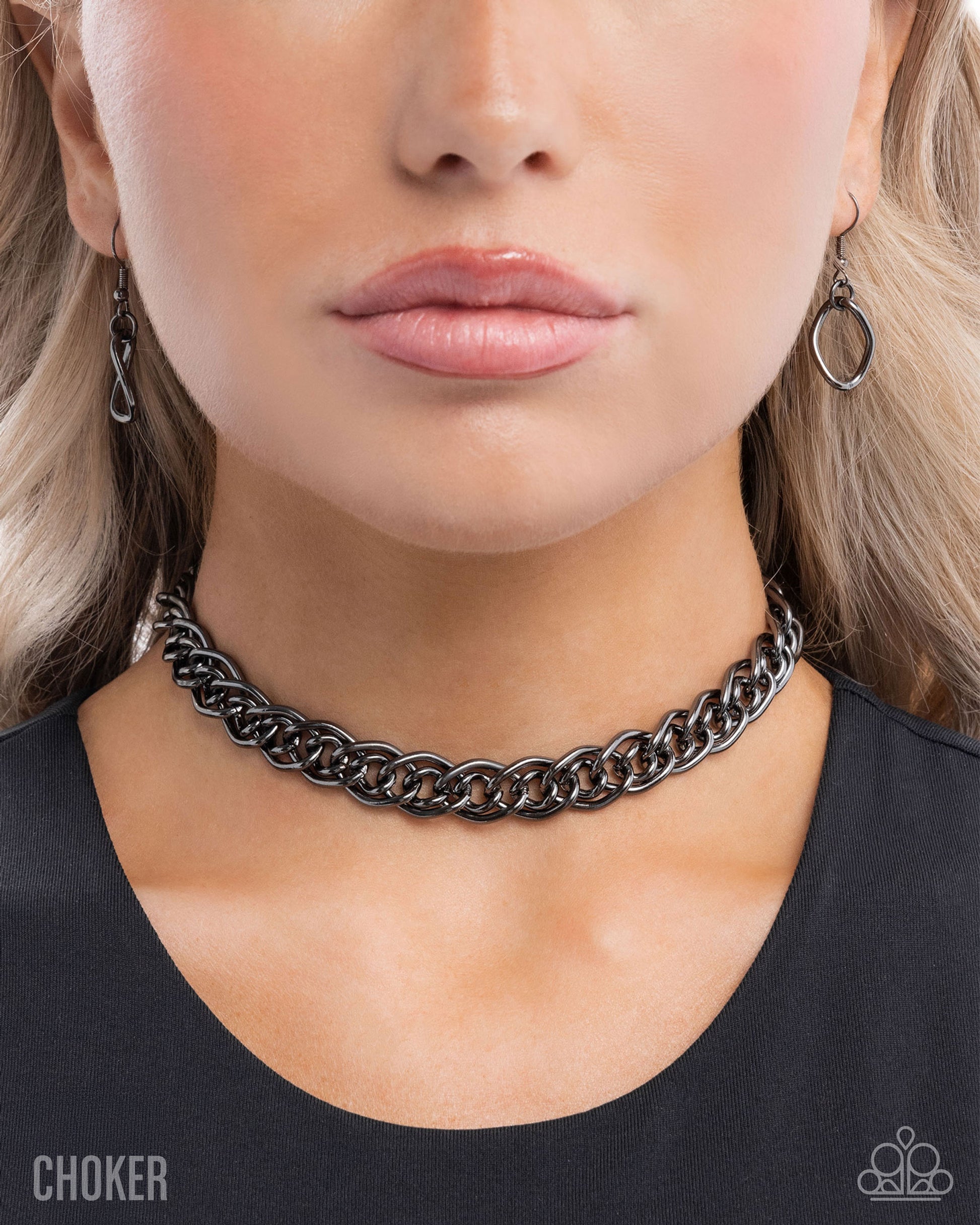 Lustrous Links - Black - Paparazzi Necklace Image