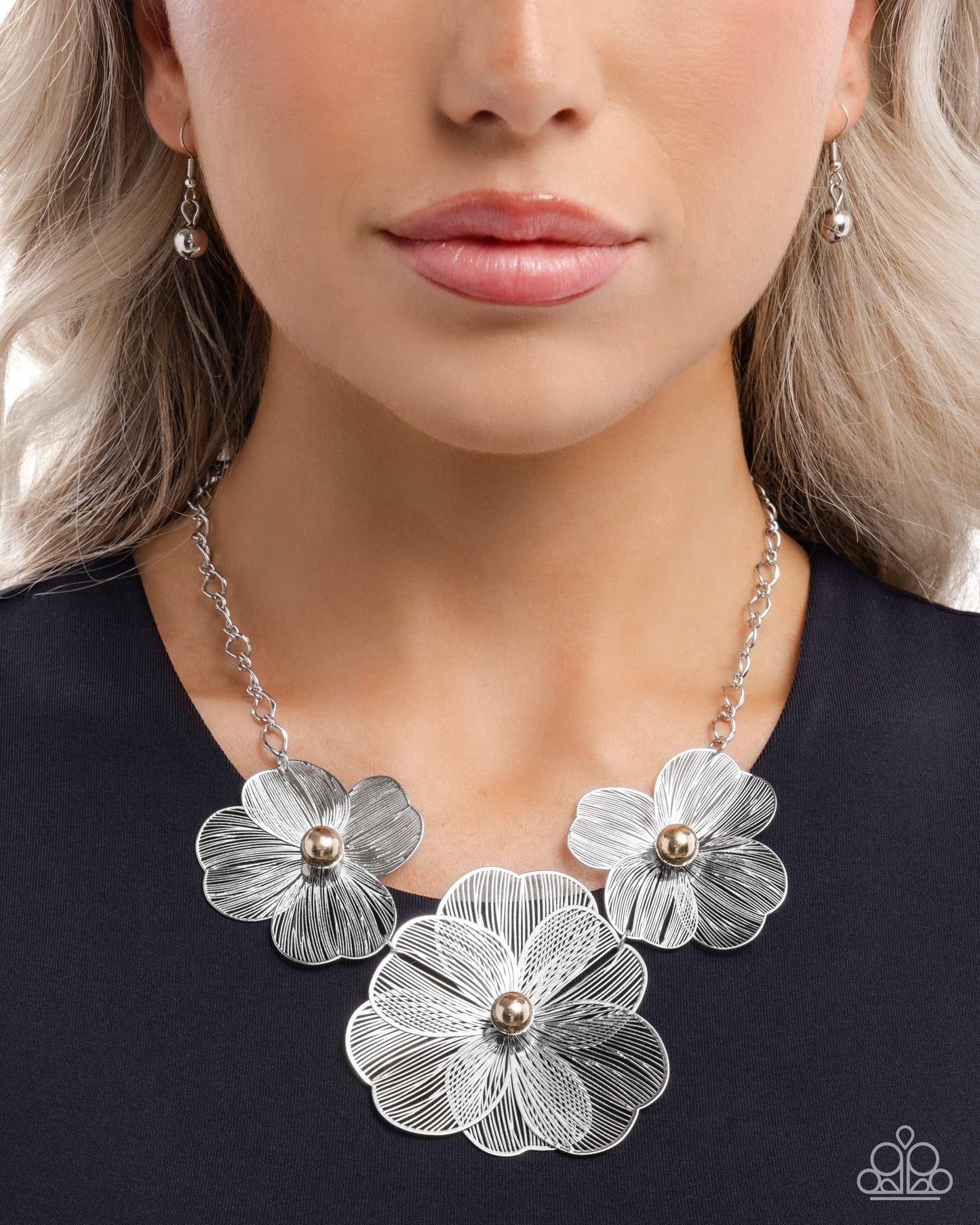 Wiry Wreath - Silver - Paparazzi Necklace Image
