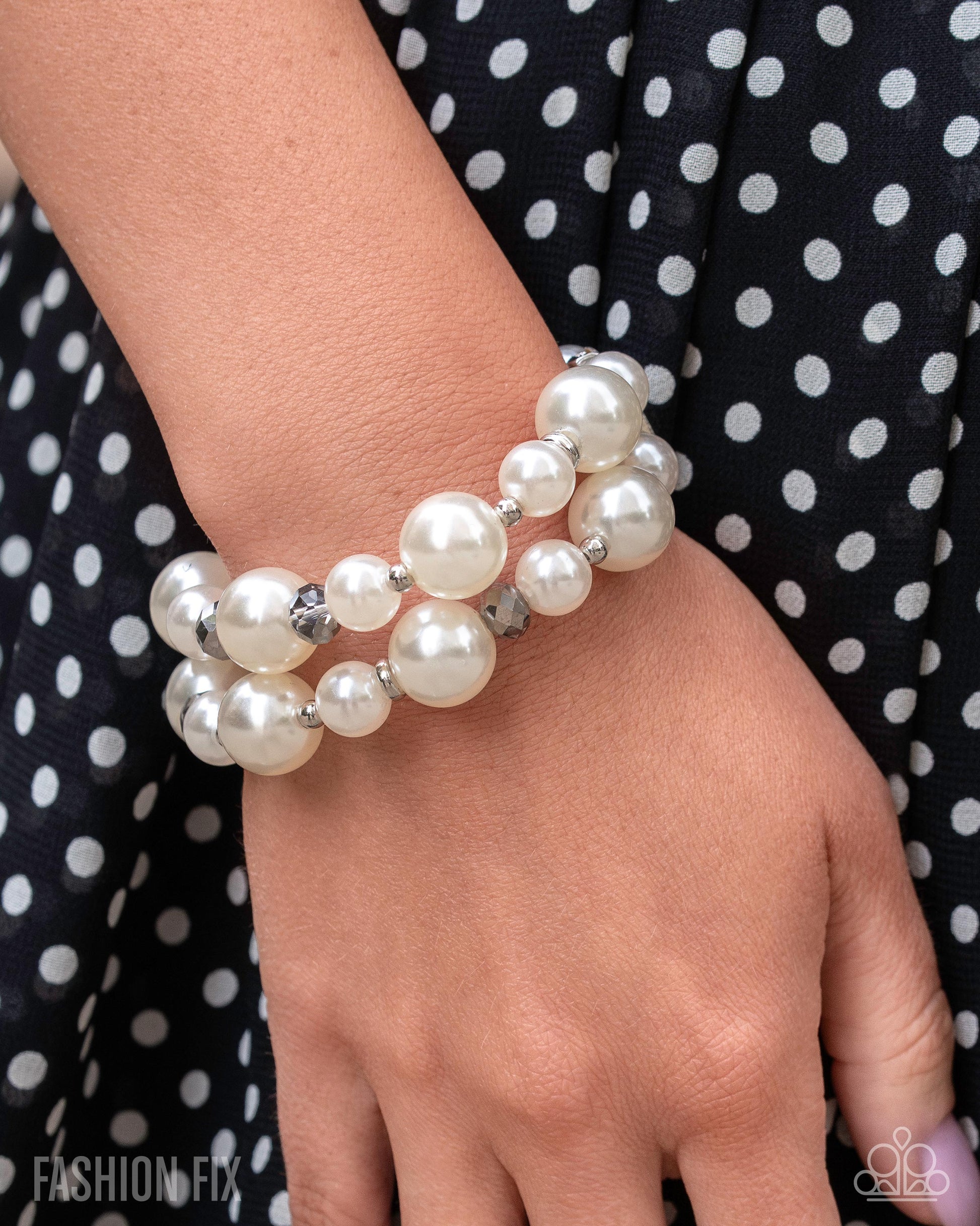 Elegant Echo - Paparazzi Bracelet Image