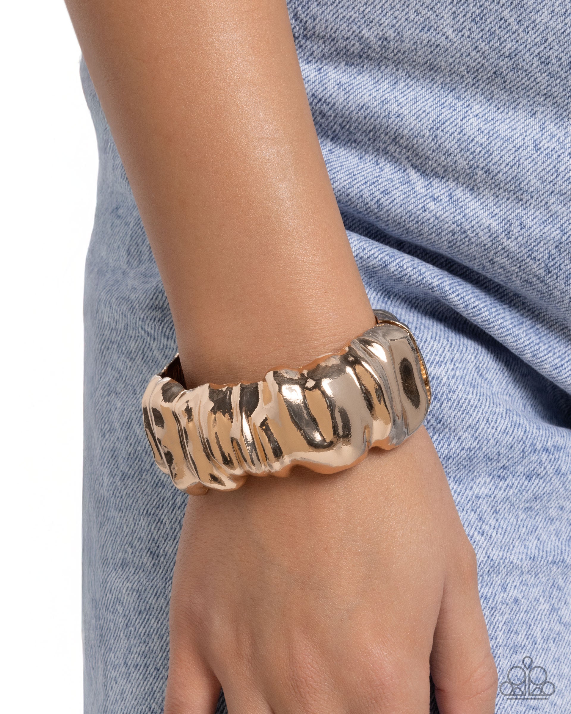 Warped Wheelhouse - Gold - Paparazzi Bracelet Image