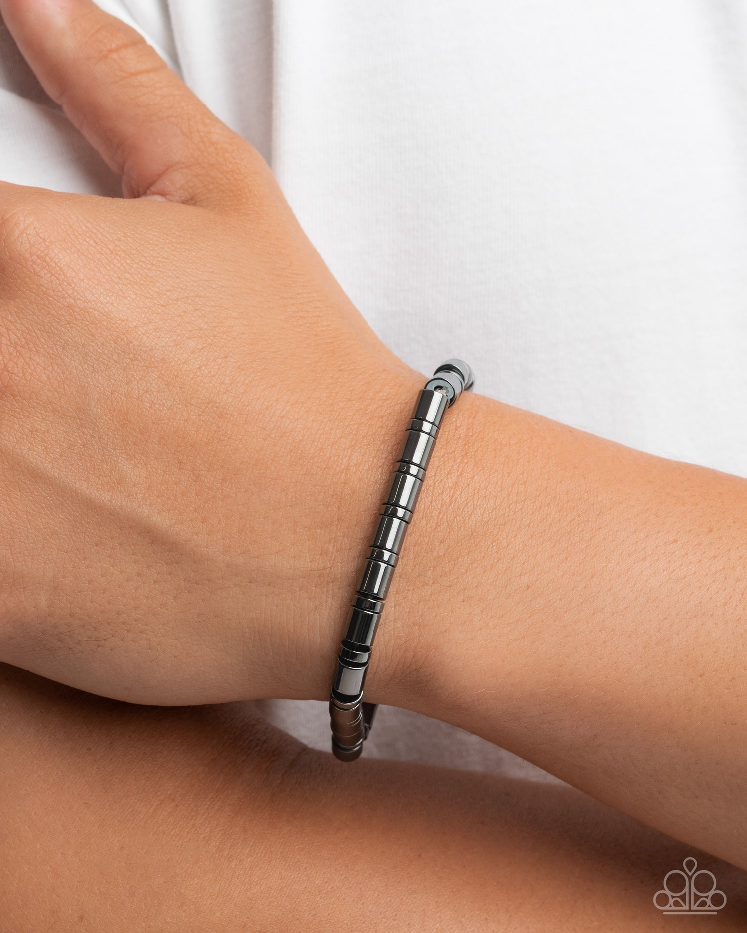 Pulseras Negras que puedes solicitar ¡las encontramos para ti!