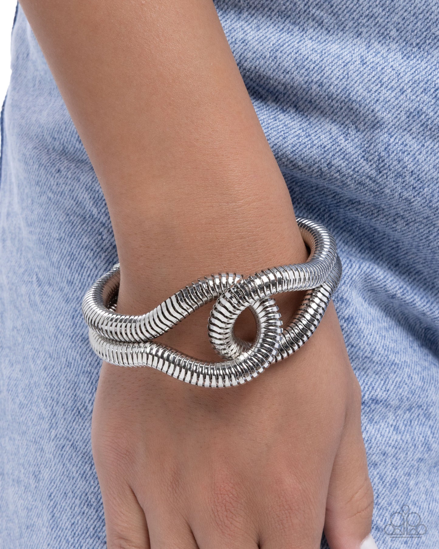 Interlocked Ignition - Silver - Paparazzi Bracelet Image