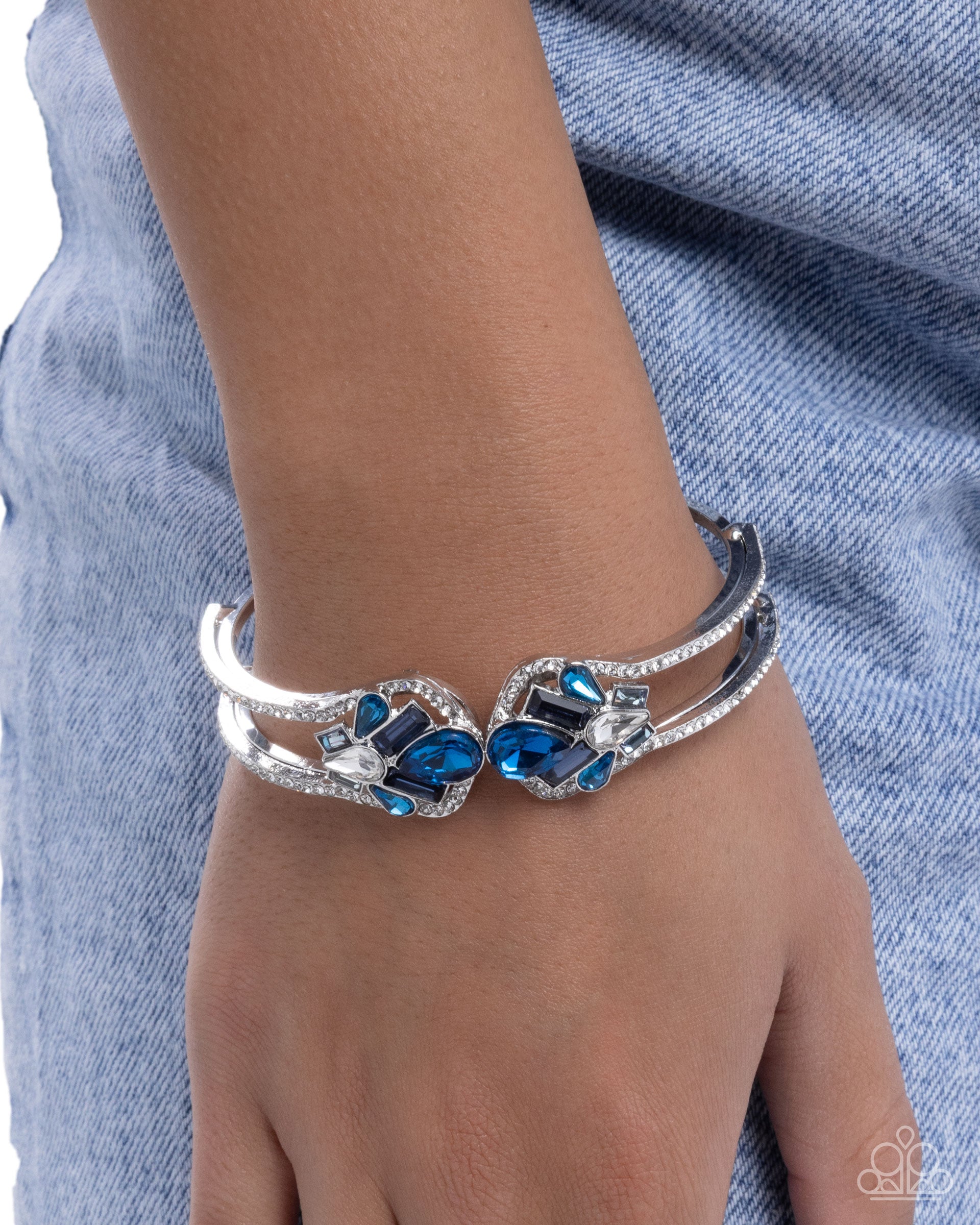 Cosmopolitan Catwalk - Blue - Paparazzi Bracelet Image