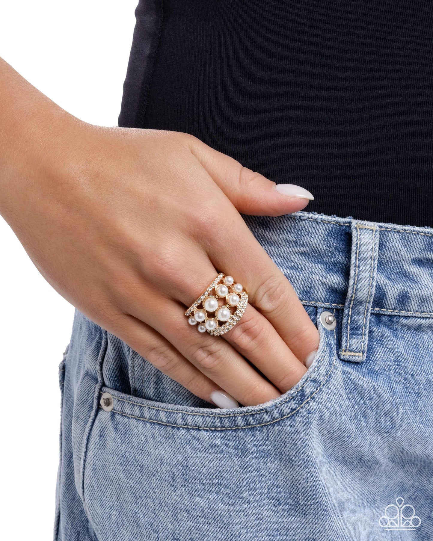 Glossy Gallery - Gold - Paparazzi Ring Image