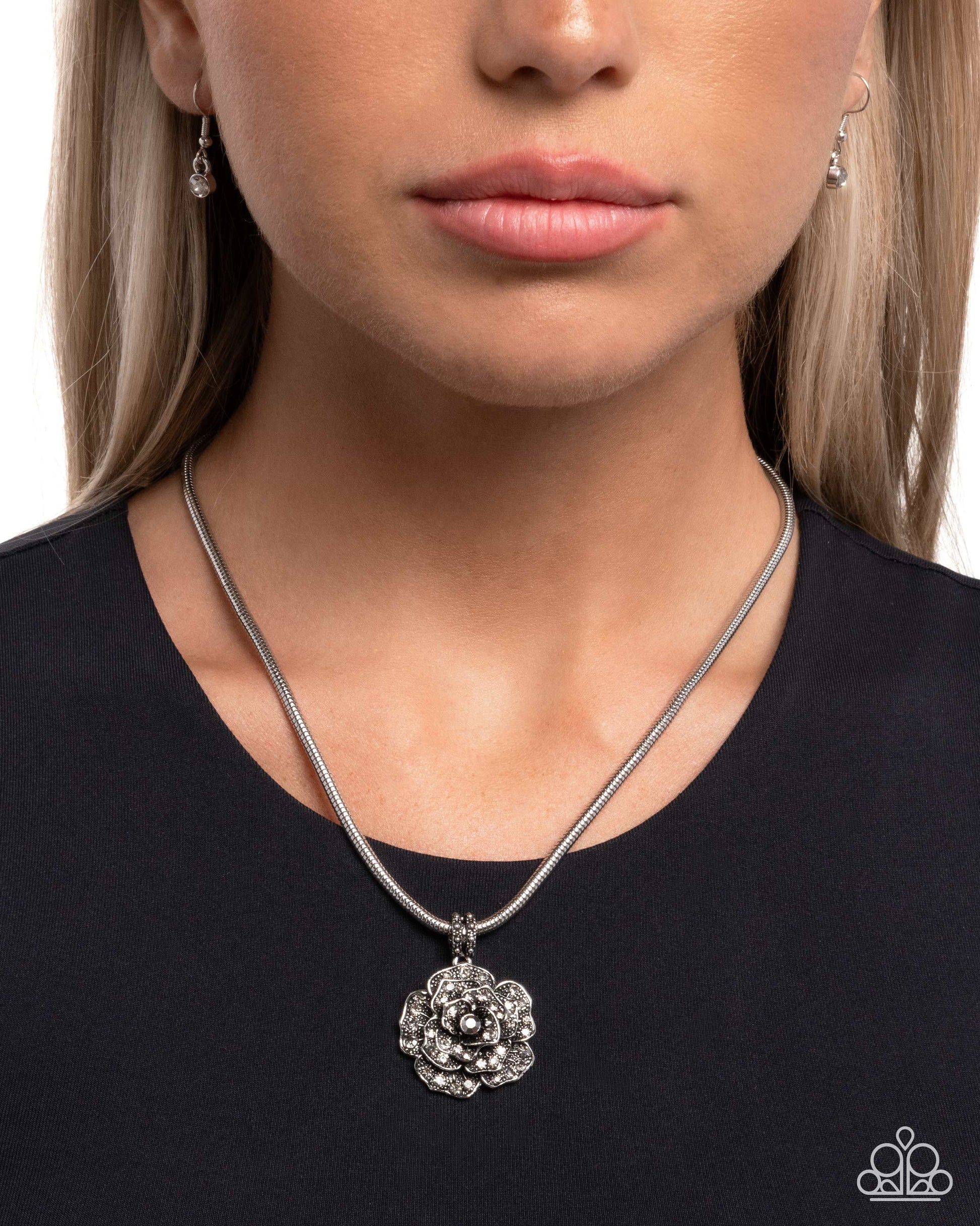 Passionate Petals - Paparazzi Necklace Image
