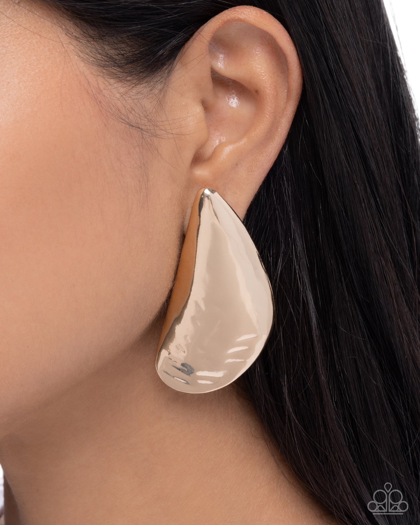 Paparazzi Earring ~ Own the Crowd - Gold – Paparazzi Jewelry | Online Store 