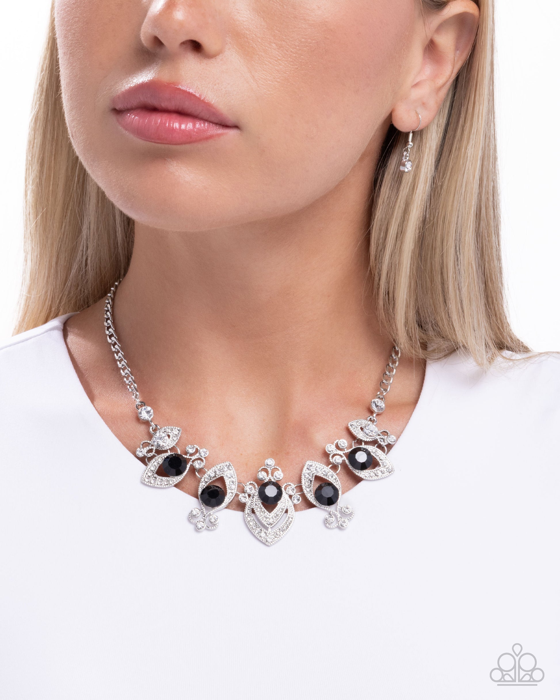Polished Persistence - Paparazzi Necklace Image