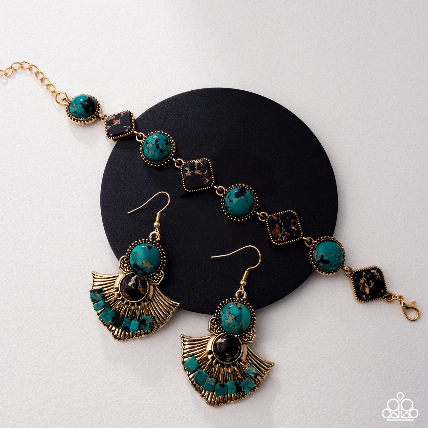 Expecting Adventure - Paparazzi Earring Image