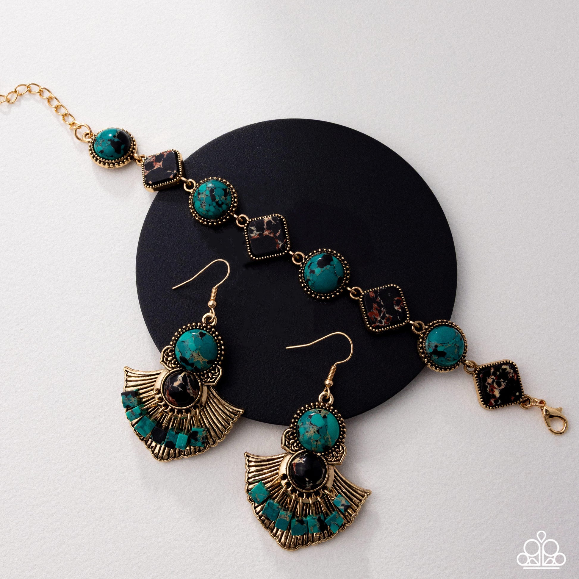 Expecting Adventure - Paparazzi Earring Image