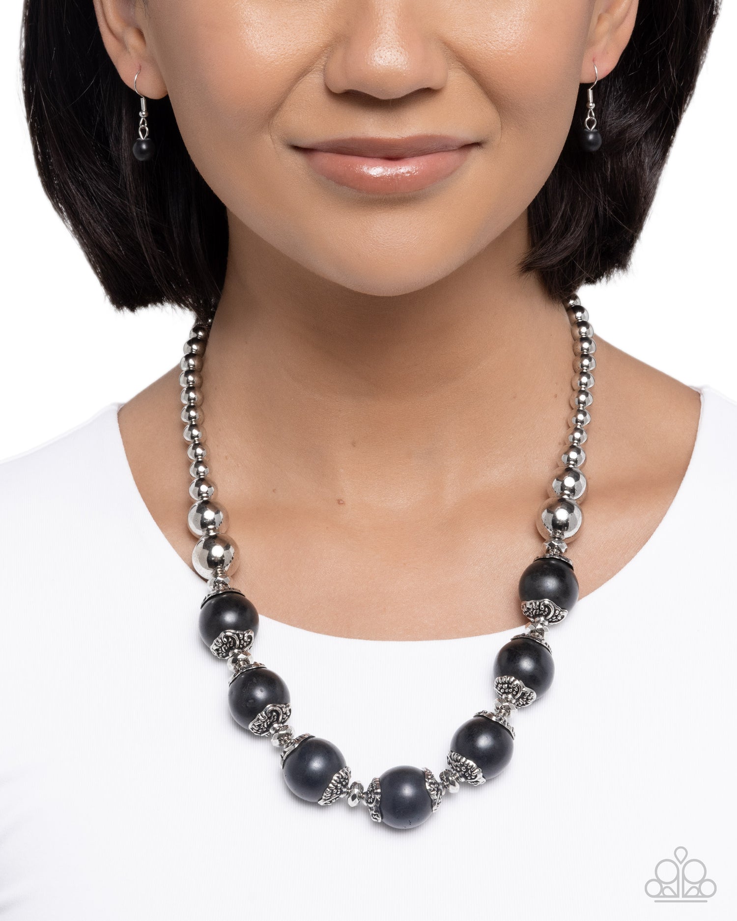 Collares Negros que Puedes Solicitar ¡Los Encontraremos Para Ti!