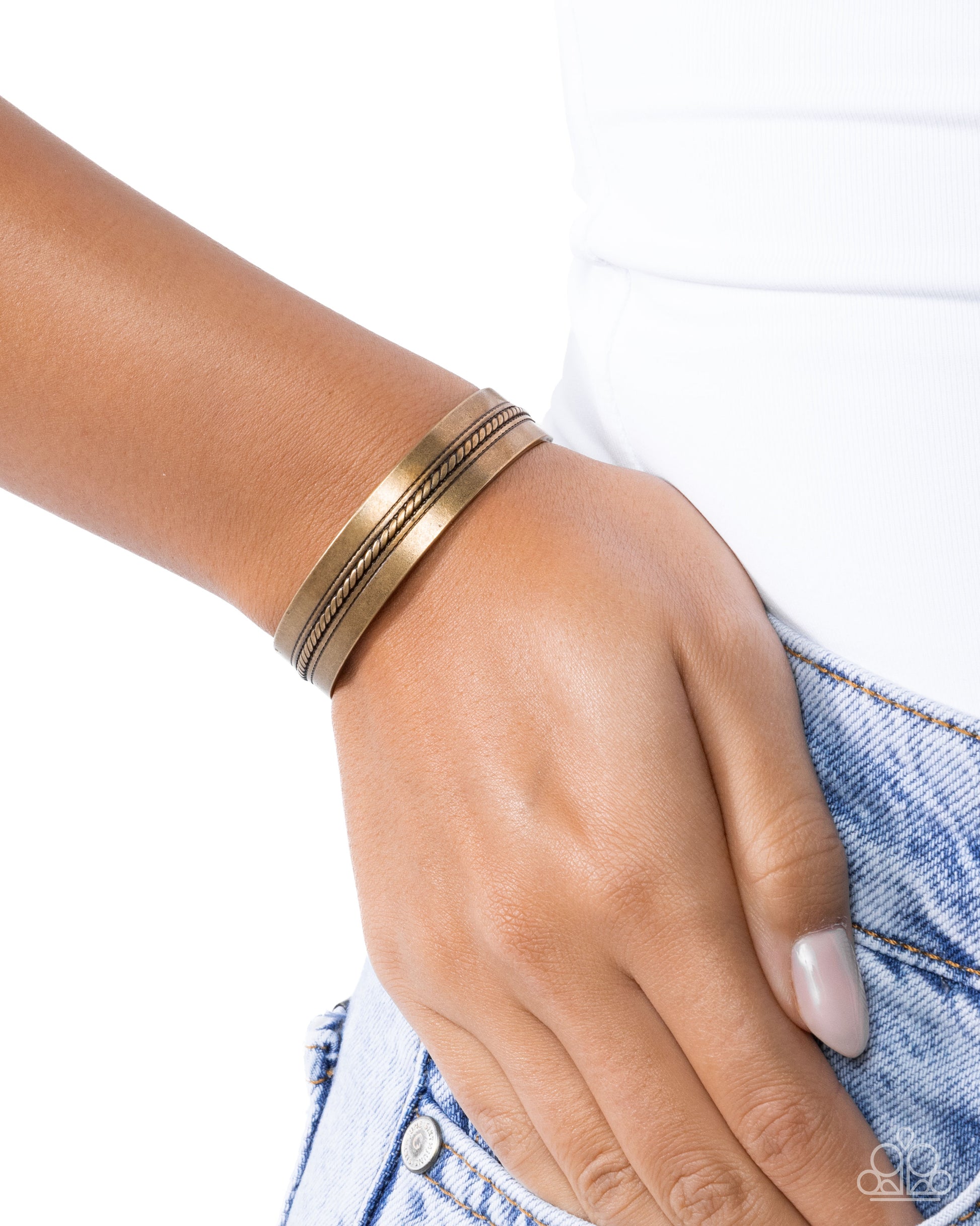 Twisted Team - Brass - Paparazzi Bracelet Image