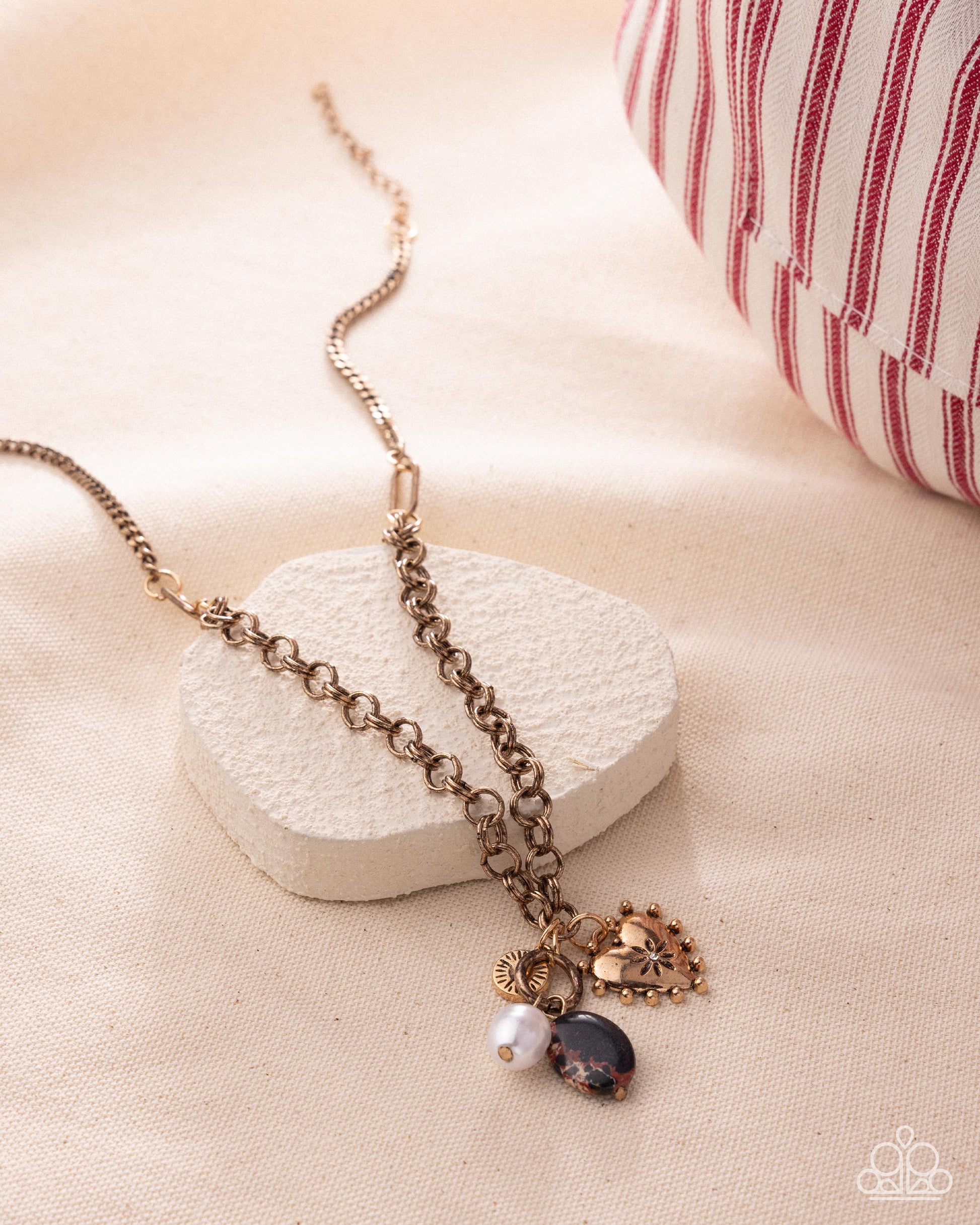 Fabulous Fan - Black - Paparazzi Necklace Image