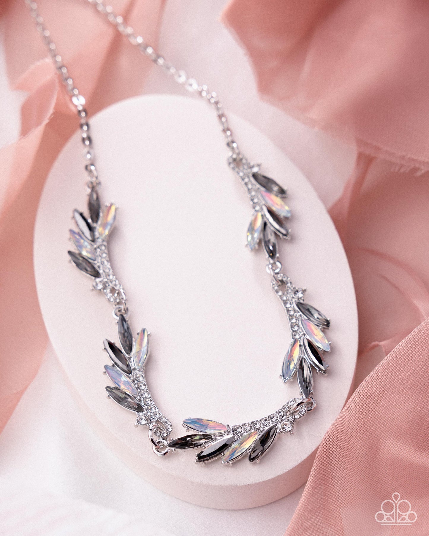 Feathered Fantasy - Paparazzi Necklace Image
