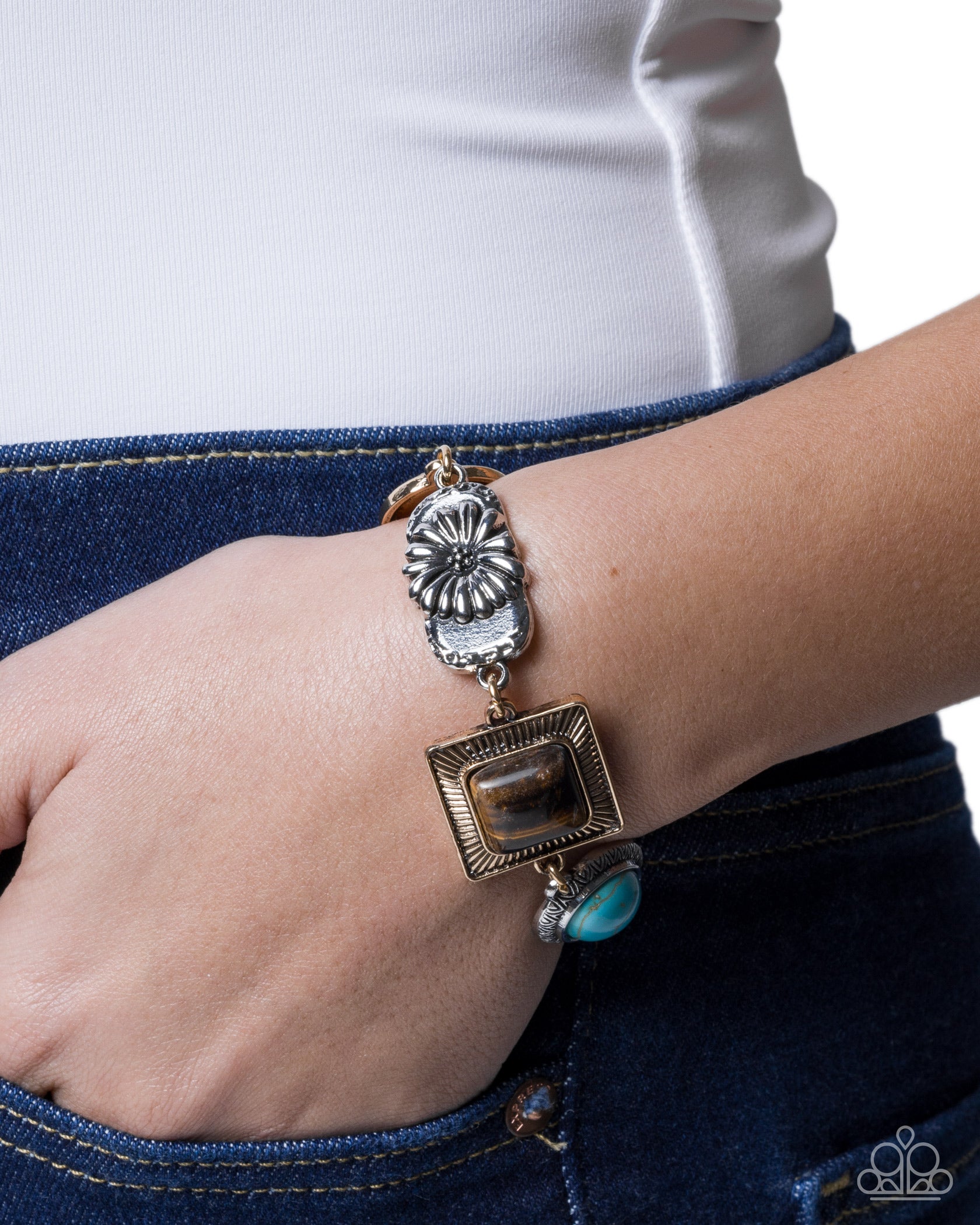 Chic Coordination - Paparazzi Bracelet Image