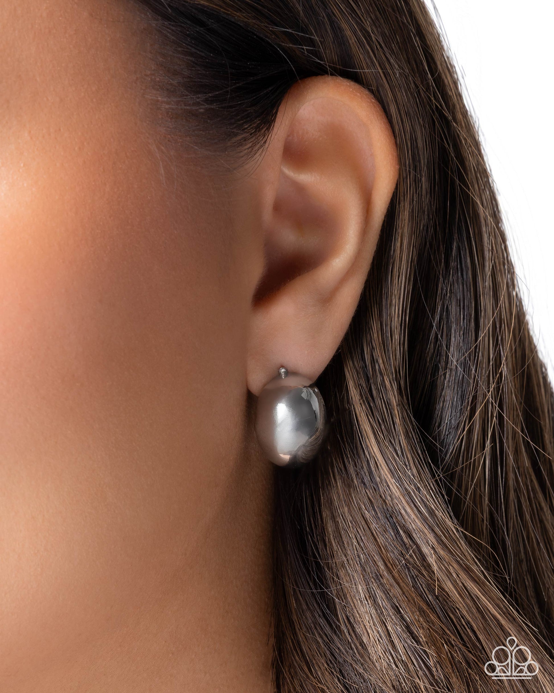 Sleek Silhouette - Paparazzi Earring Image
