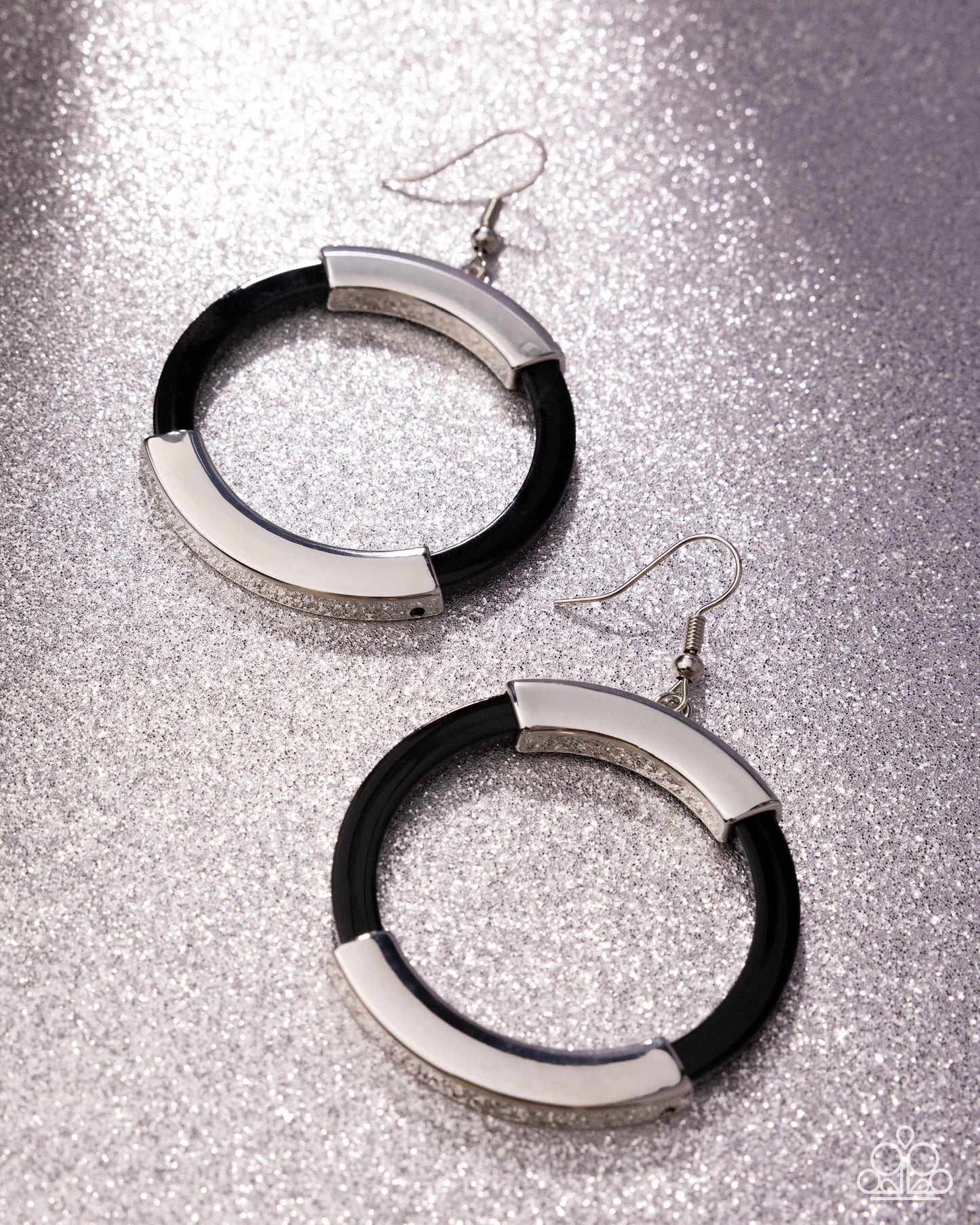 Socialite Sway - Paparazzi Earring Image