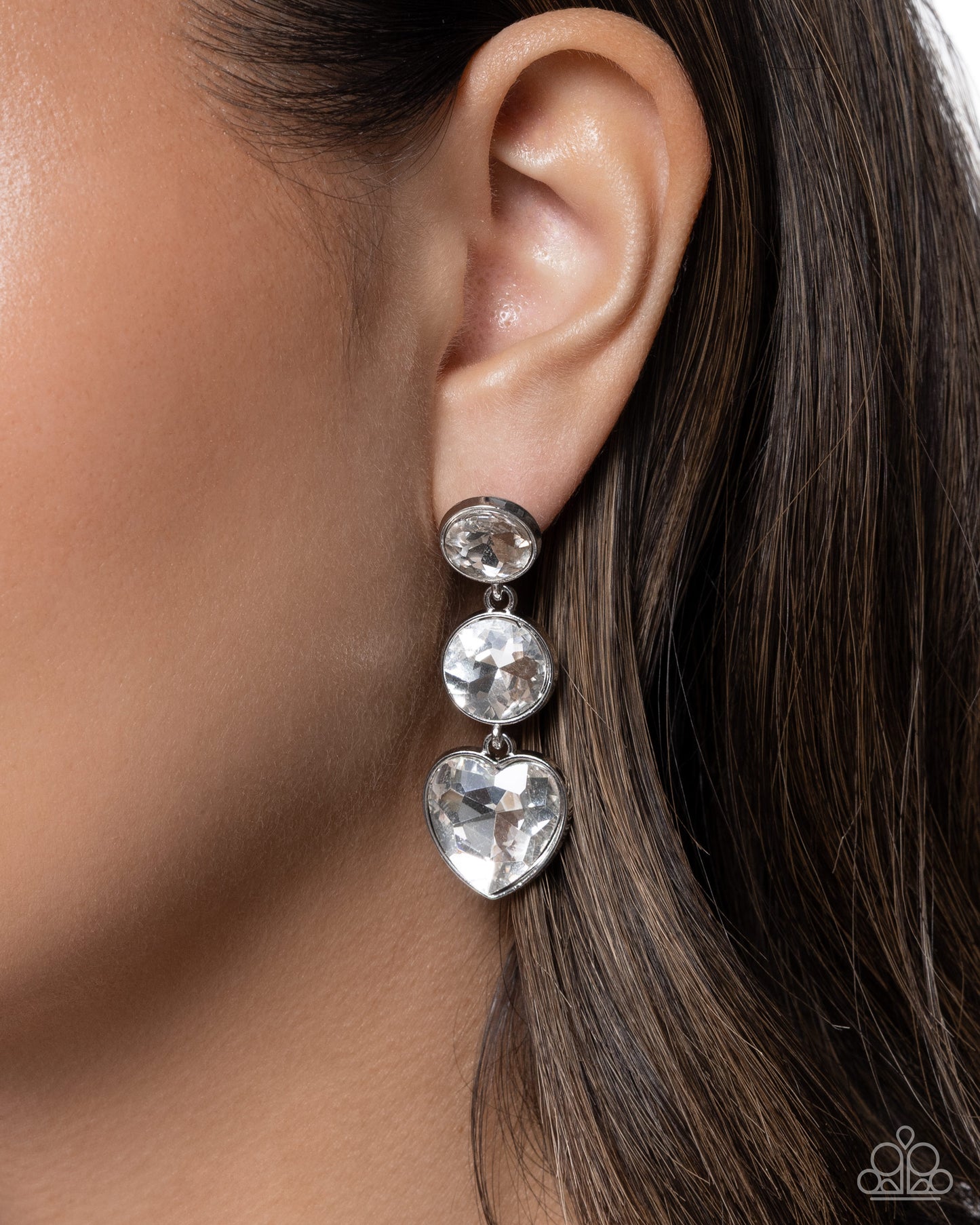 Pretty Poised - Paparazzi Earring Image