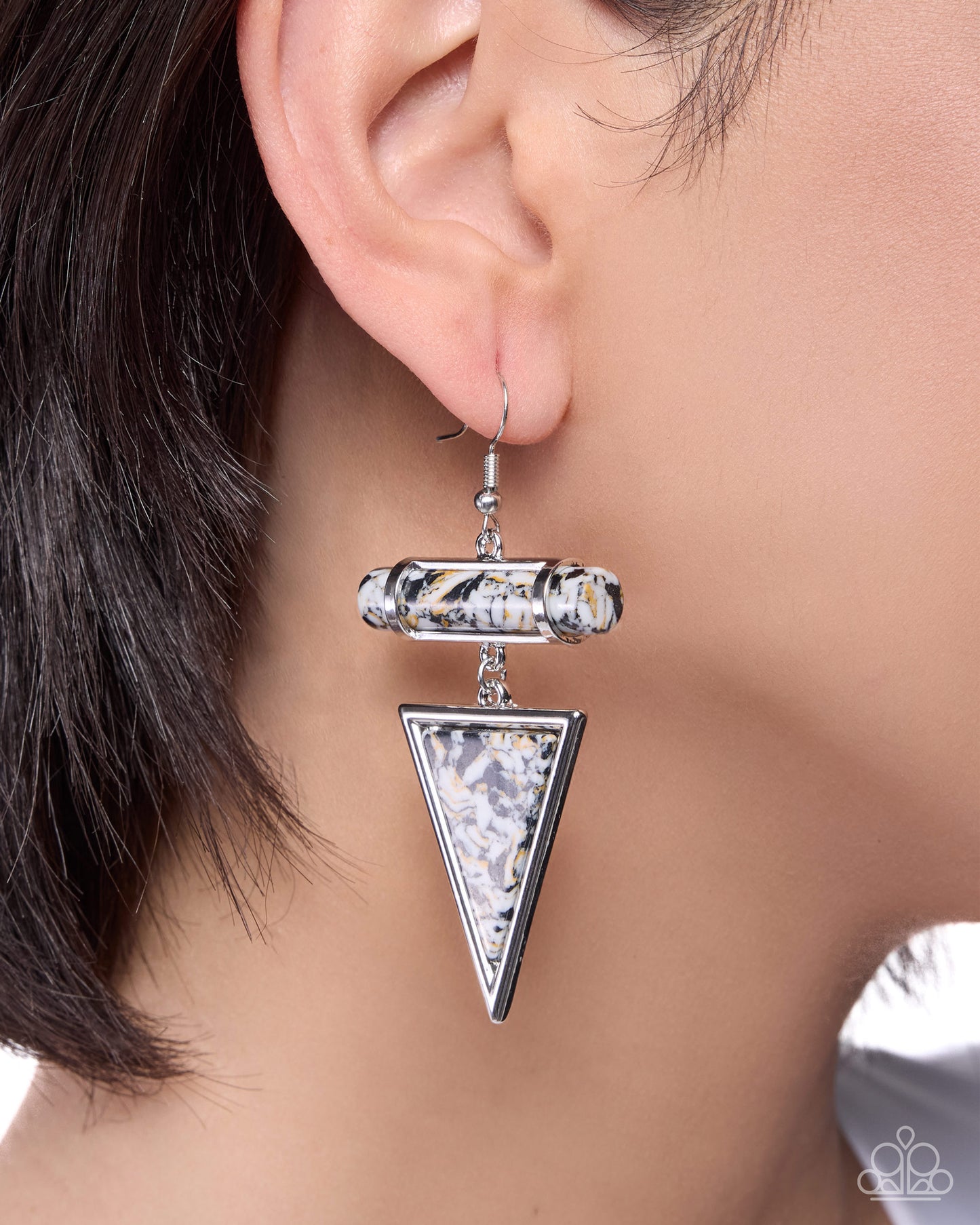Triangle Tango - Paparazzi Earring Image