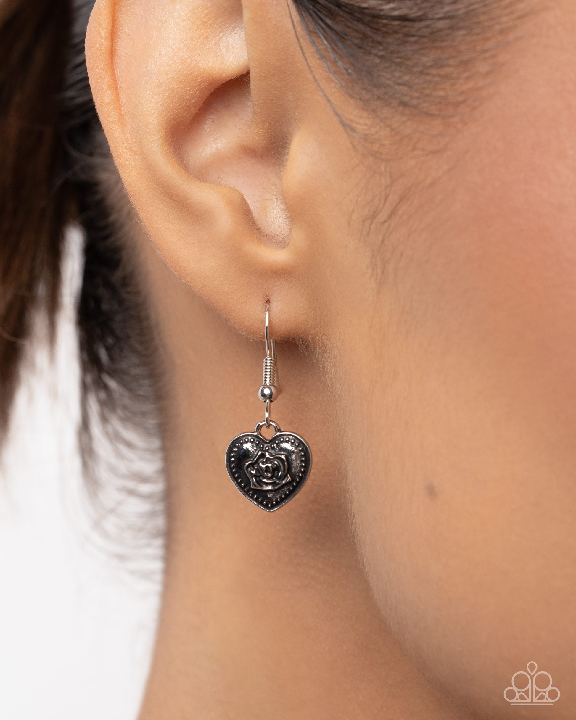 Chic Conclusion - Paparazzi Product Image