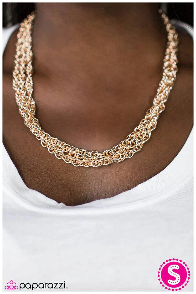 Collar Paparazzi ~ GLOW The Extra Mile - Oro