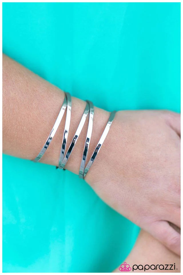 Pulsera Paparazzi ~ The Switchbacks - Plata