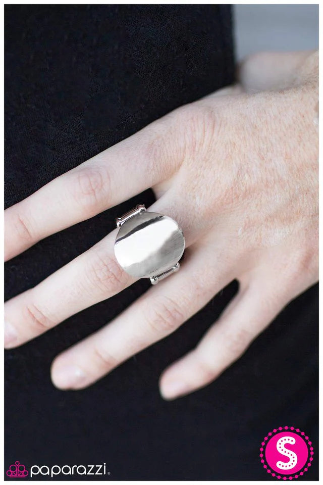 Anillo Paparazzi ~ The Bell Curve - Plata