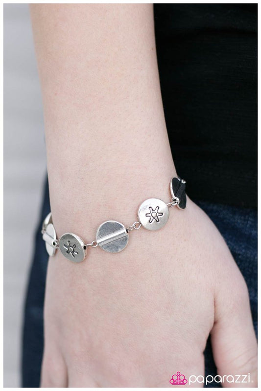 Pulsera Paparazzi ~ ¡Hazlo BRILLANTE! - Plata