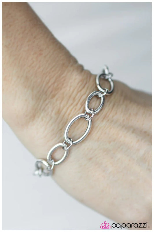 Pulsera Paparazzi ~ La vida sencilla - Plata