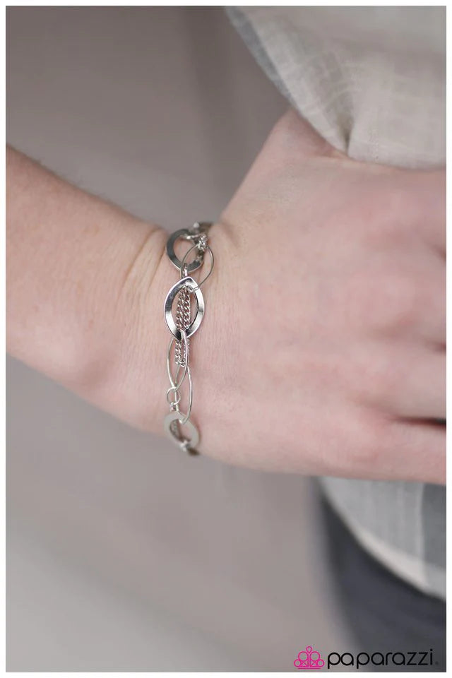 Pulsera Paparazzi ~ Sin rastro - Plata