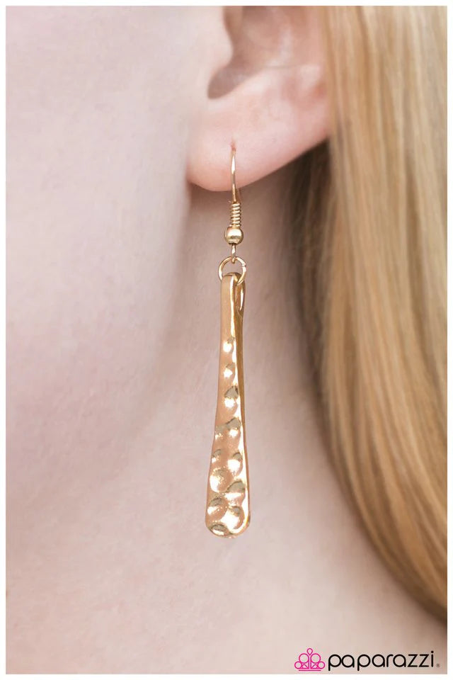 Paparazzi Earring ~ Can I Borrow A PEN-dulum? - Gold